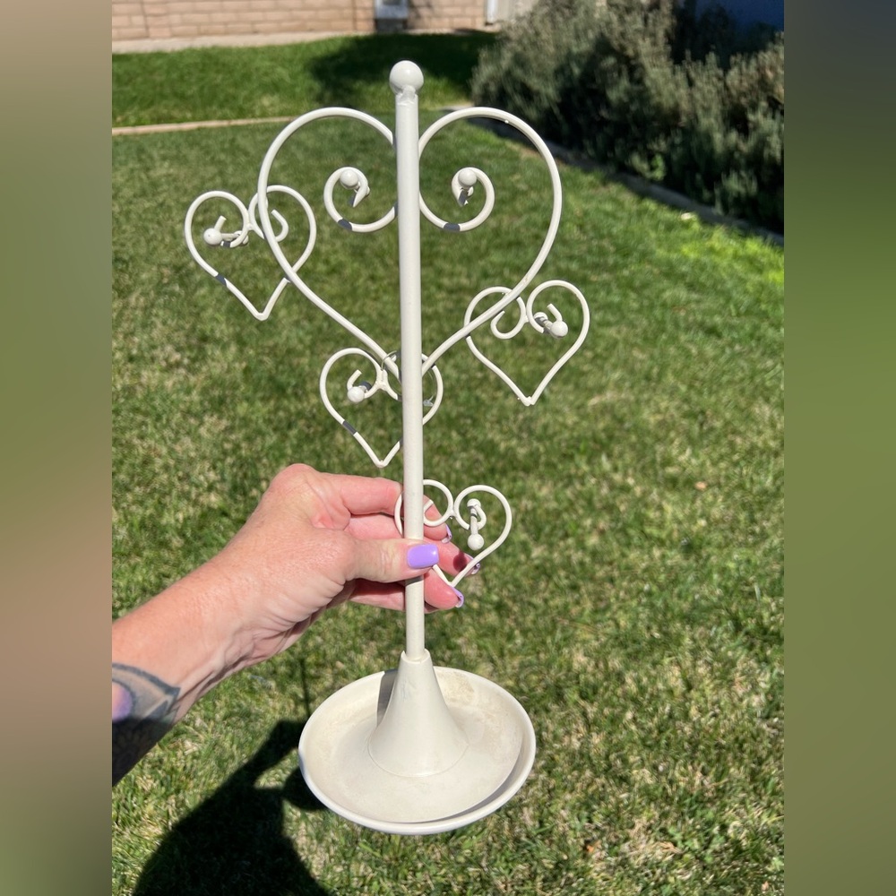 Heart jewelry stand metal table top display organization necklace bracelet Ivory